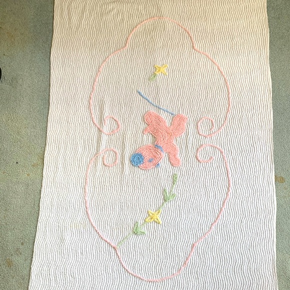 Vintage chenille baby bedspread with animal and floral motifs. - Picture 2 of 8